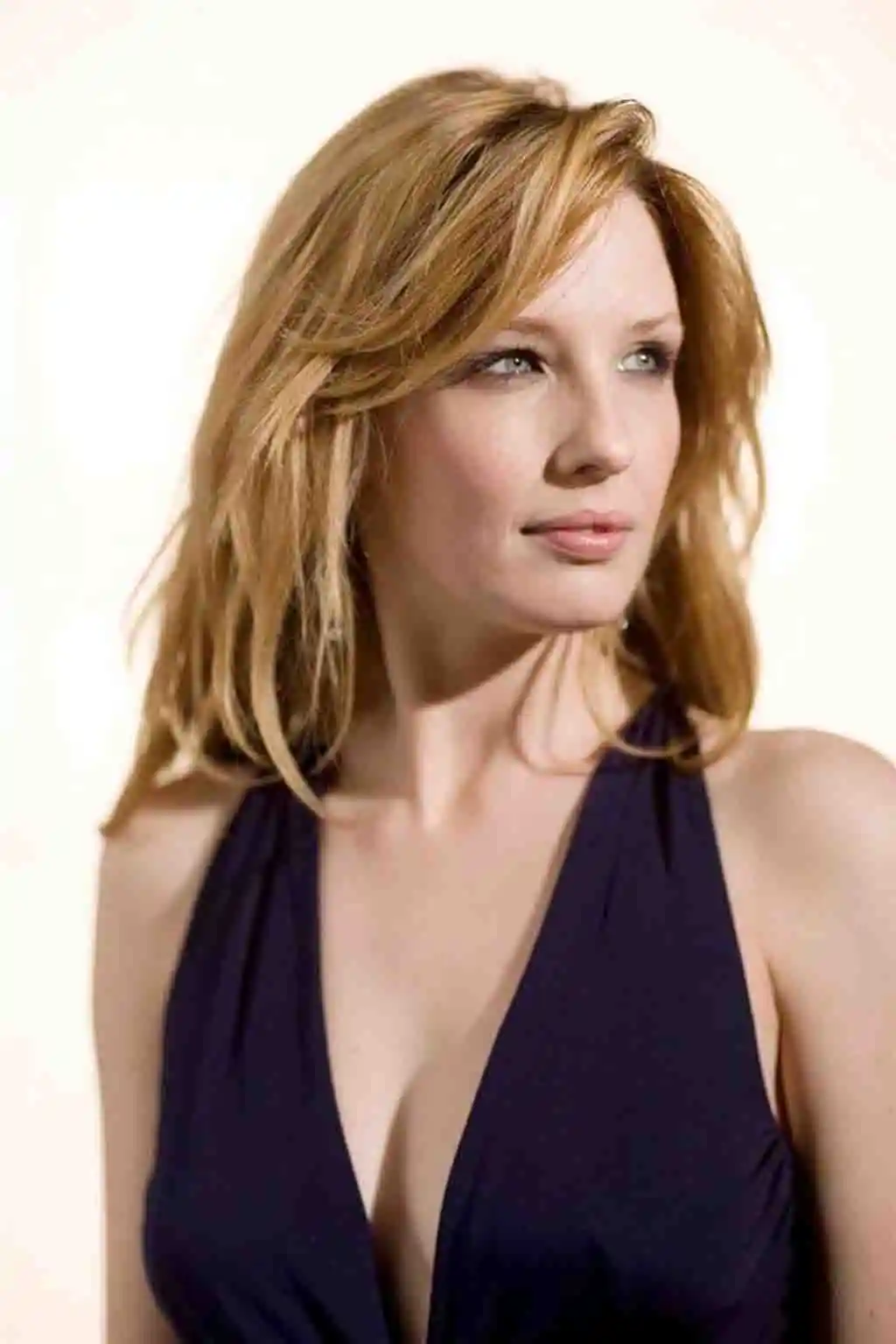 Kelly Reilly hot