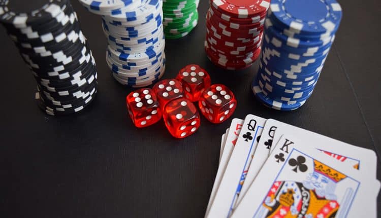 How do online live casinos work